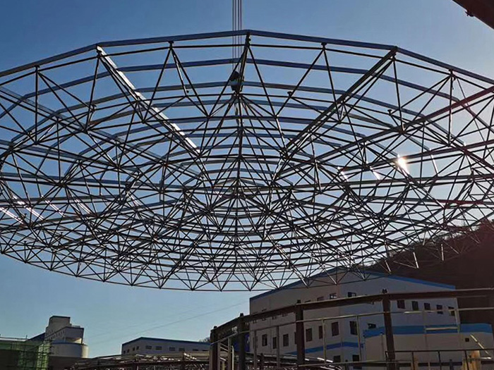 青岛螺栓球网架工程施工现场